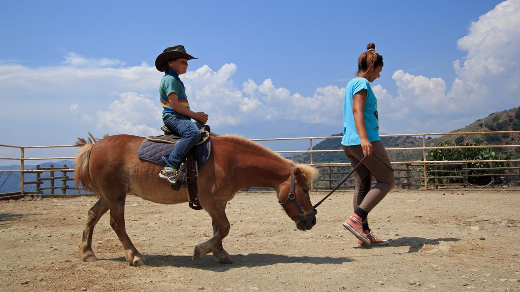 Agriturismo San Cataldo Motta Camastra Εξωτερικό φωτογραφία