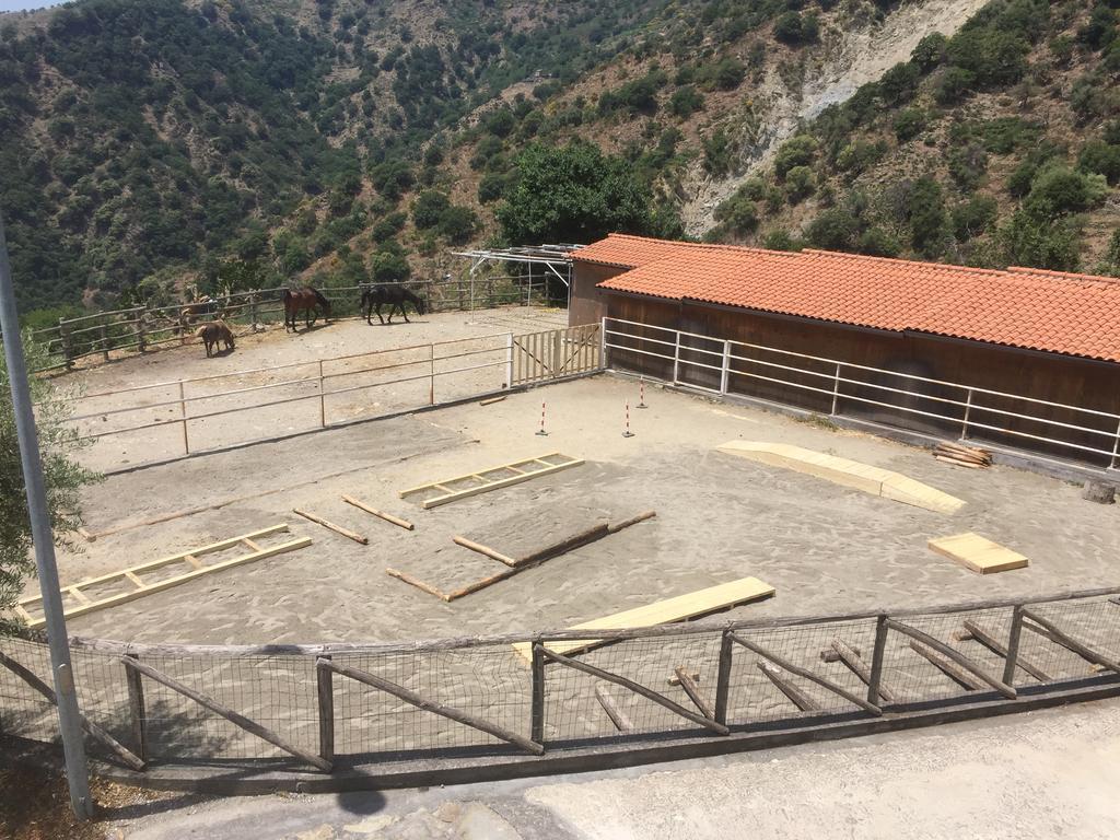 Agriturismo San Cataldo Motta Camastra Εξωτερικό φωτογραφία